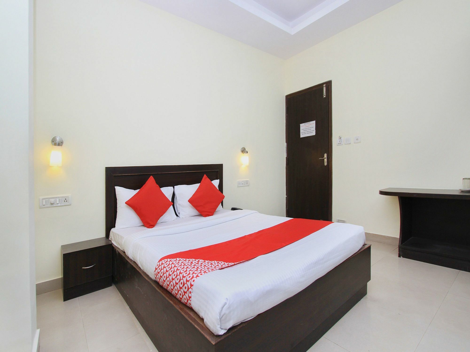 Oyo 345 Hotel Red Mount Aquilla Bangalore Luaran gambar