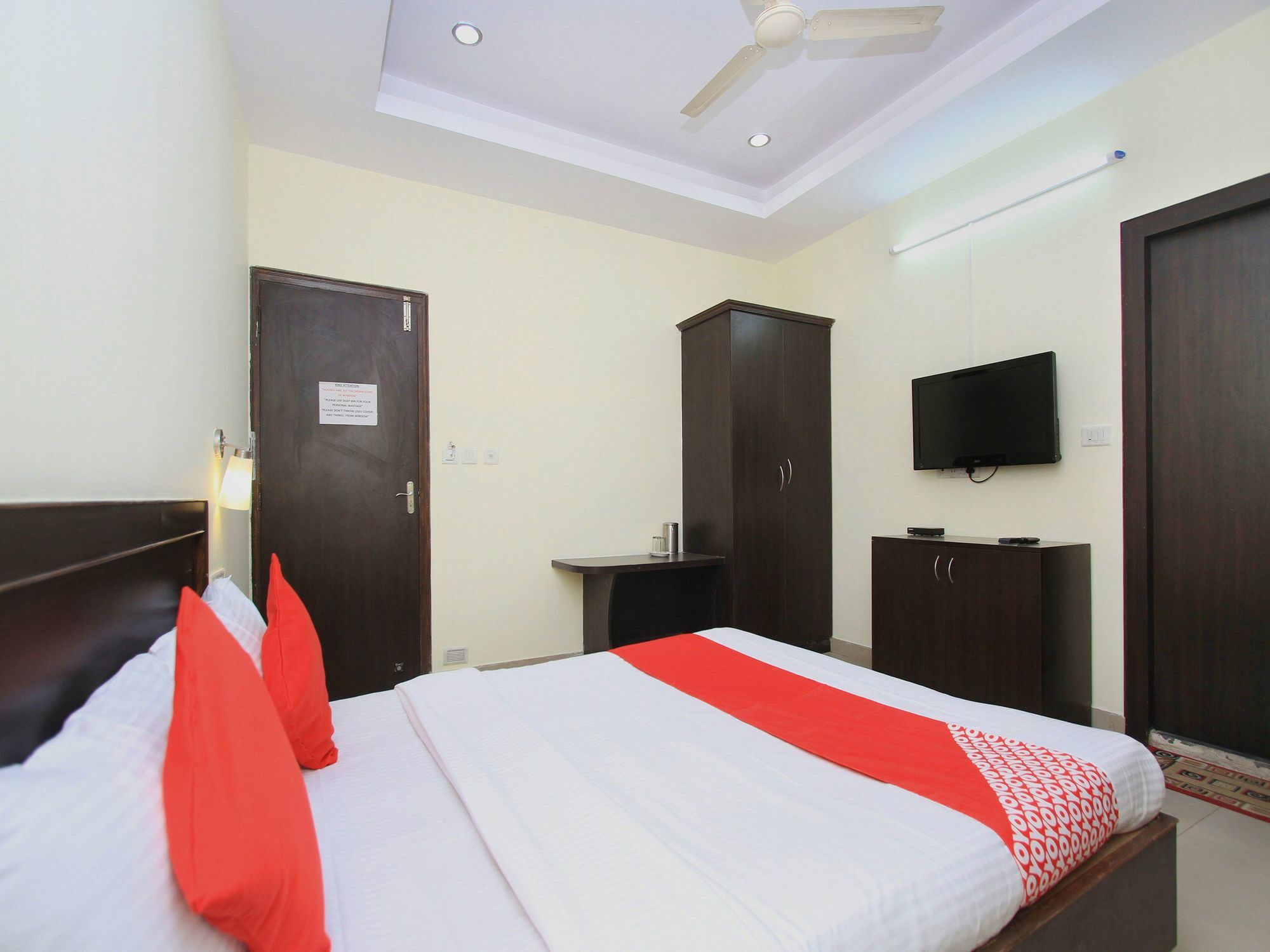 Oyo 345 Hotel Red Mount Aquilla Bangalore Luaran gambar