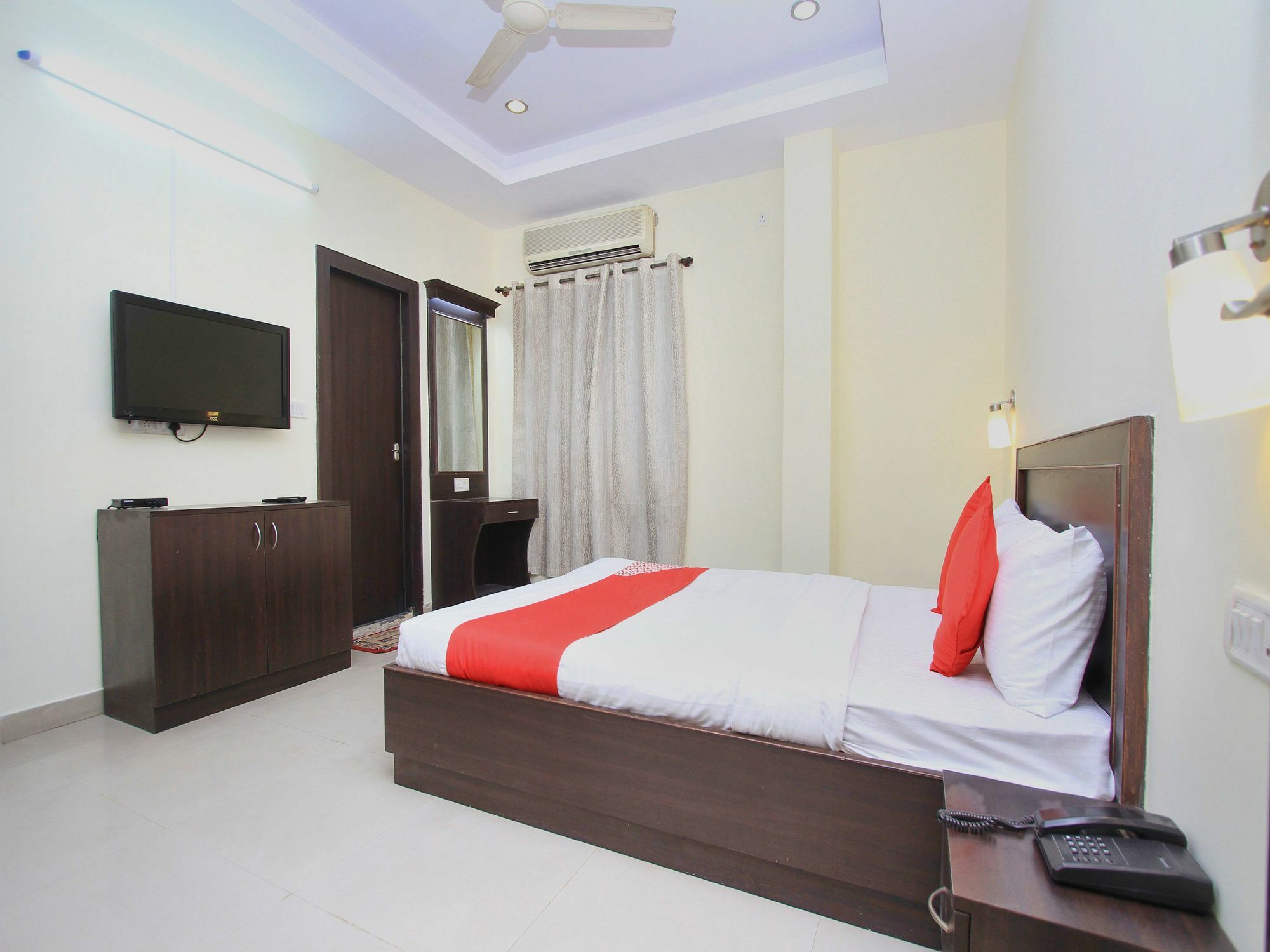 Oyo 345 Hotel Red Mount Aquilla Bangalore Luaran gambar