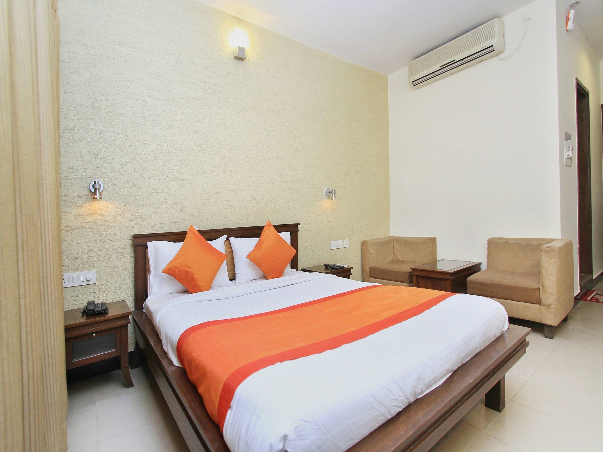Oyo 345 Hotel Red Mount Aquilla Bangalore Luaran gambar
