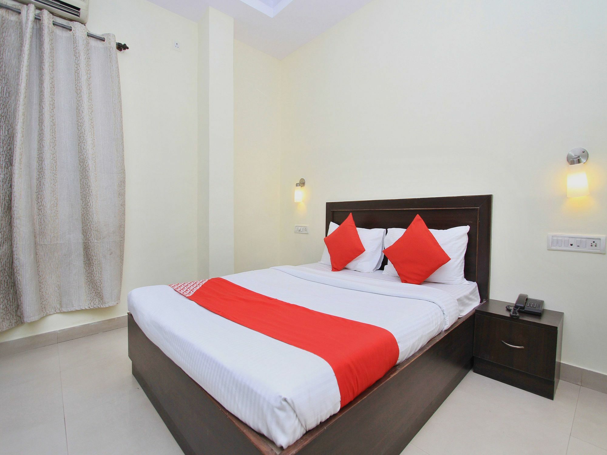 Oyo 345 Hotel Red Mount Aquilla Bangalore Luaran gambar