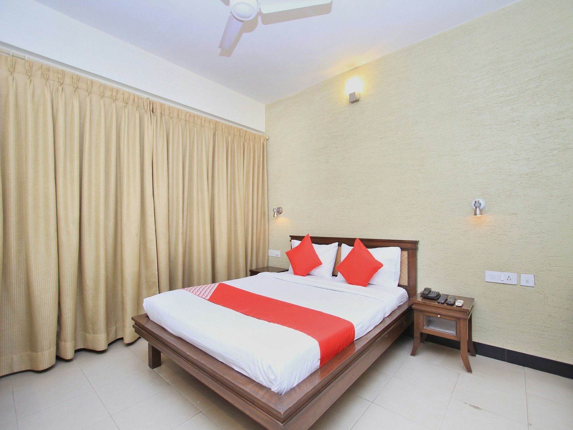Oyo 345 Hotel Red Mount Aquilla Bangalore Luaran gambar