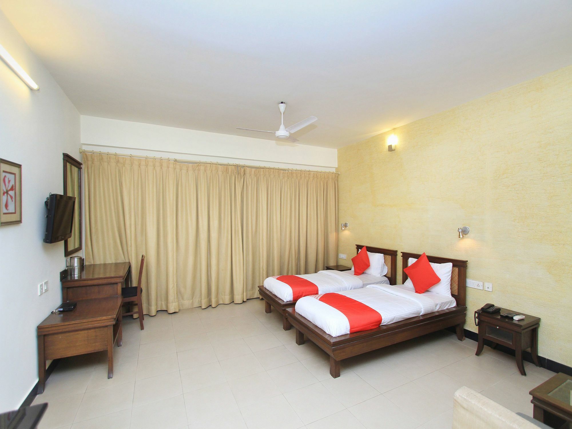 Oyo 345 Hotel Red Mount Aquilla Bangalore Luaran gambar